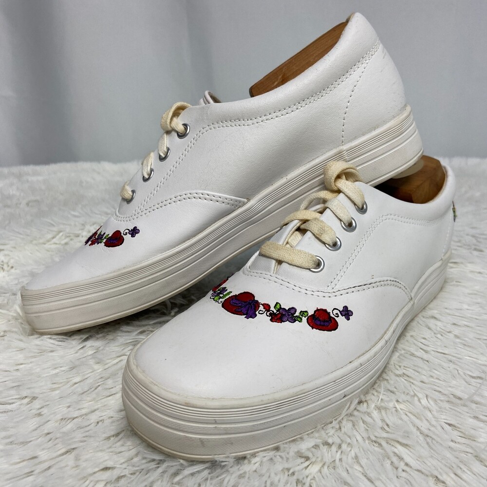 VTG Grasshoppers By Keds Embroidered White Sneakers Sz 8.5 Cottage Core Red Hat